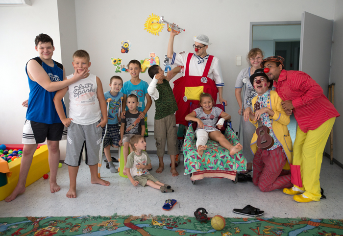 КЛОУН, КОТОРЫЙ ЖИВЕТ В БОЛЬНИЦЕ